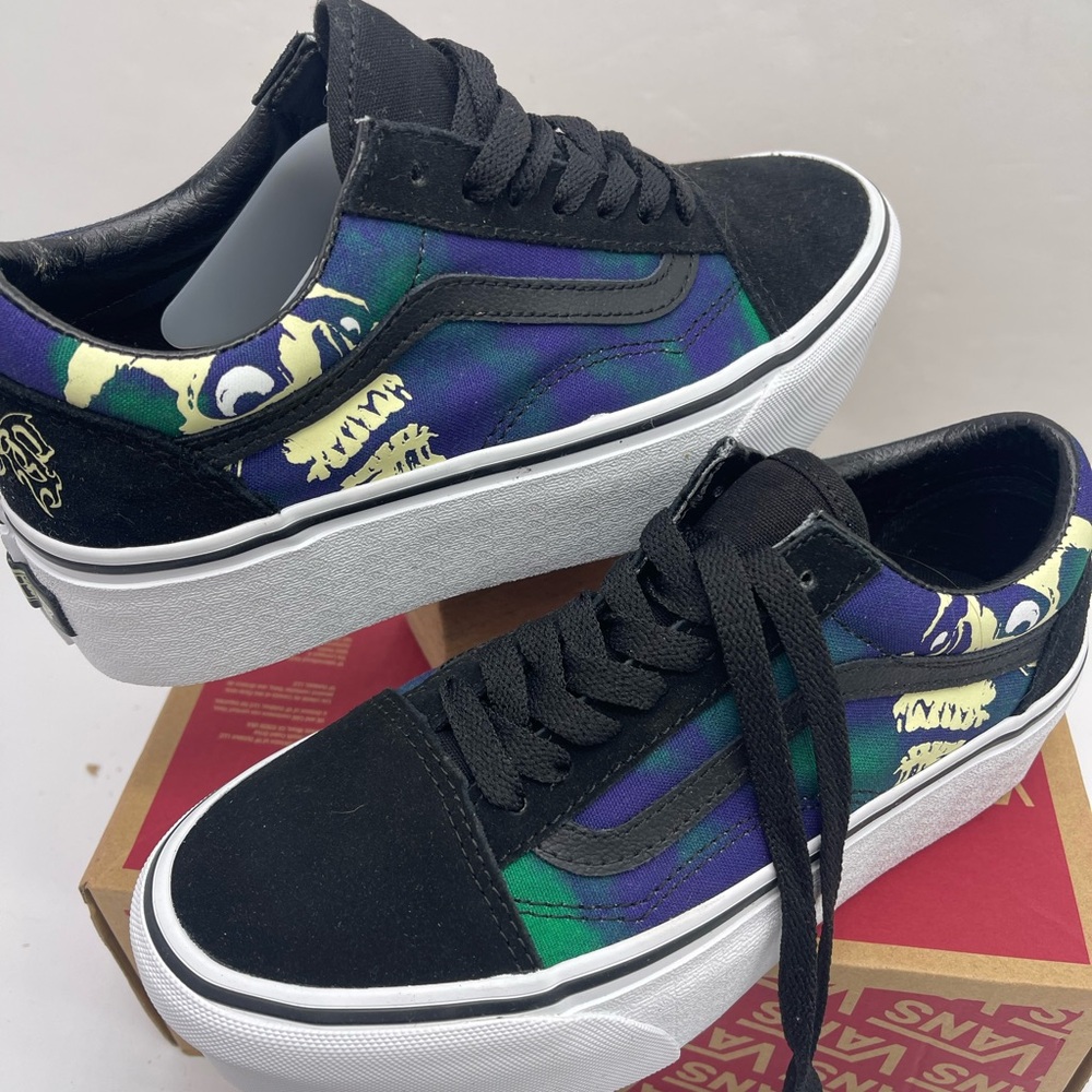 Vans WMNS Black Multi Old Skool Stackform
Midnight Glow Black
Platform Sneakers - Picture 10 of 16